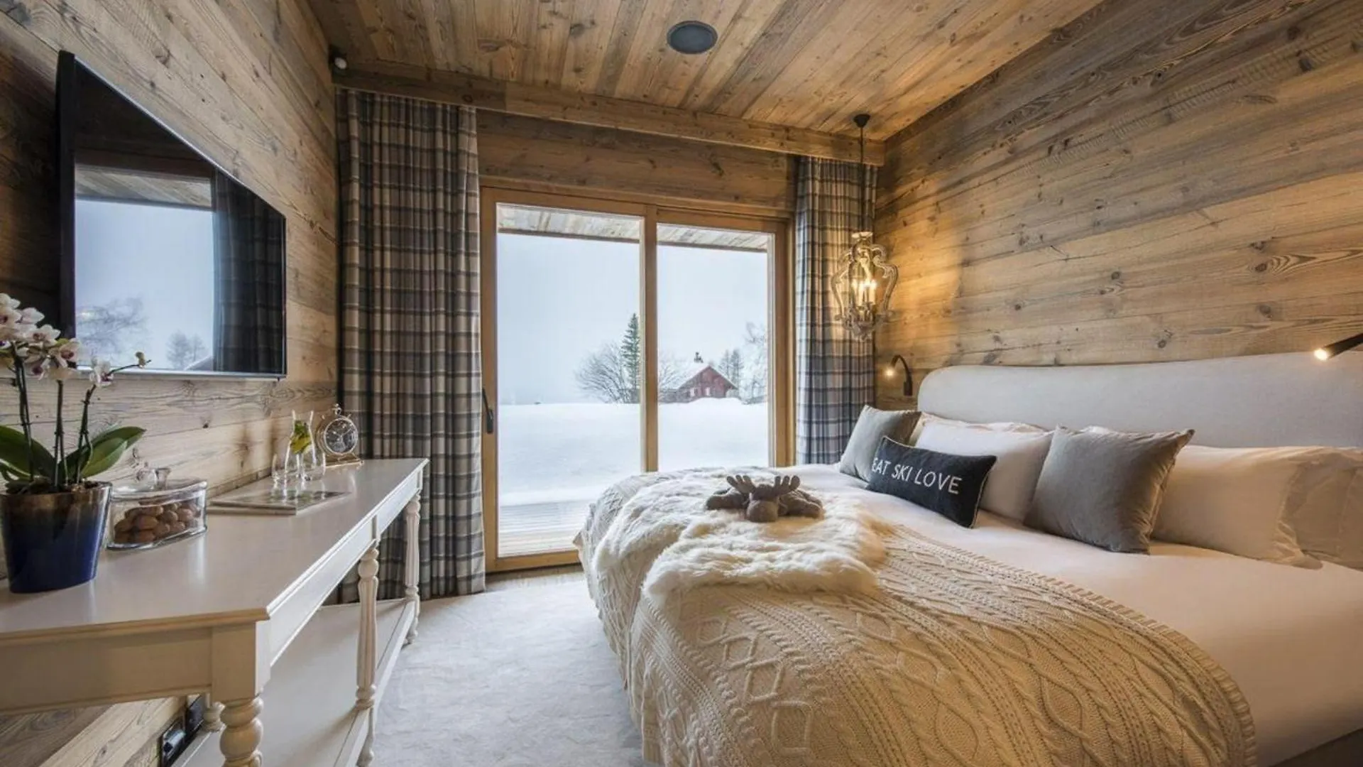 Luxury Morzine Chalet & Pool 0*,